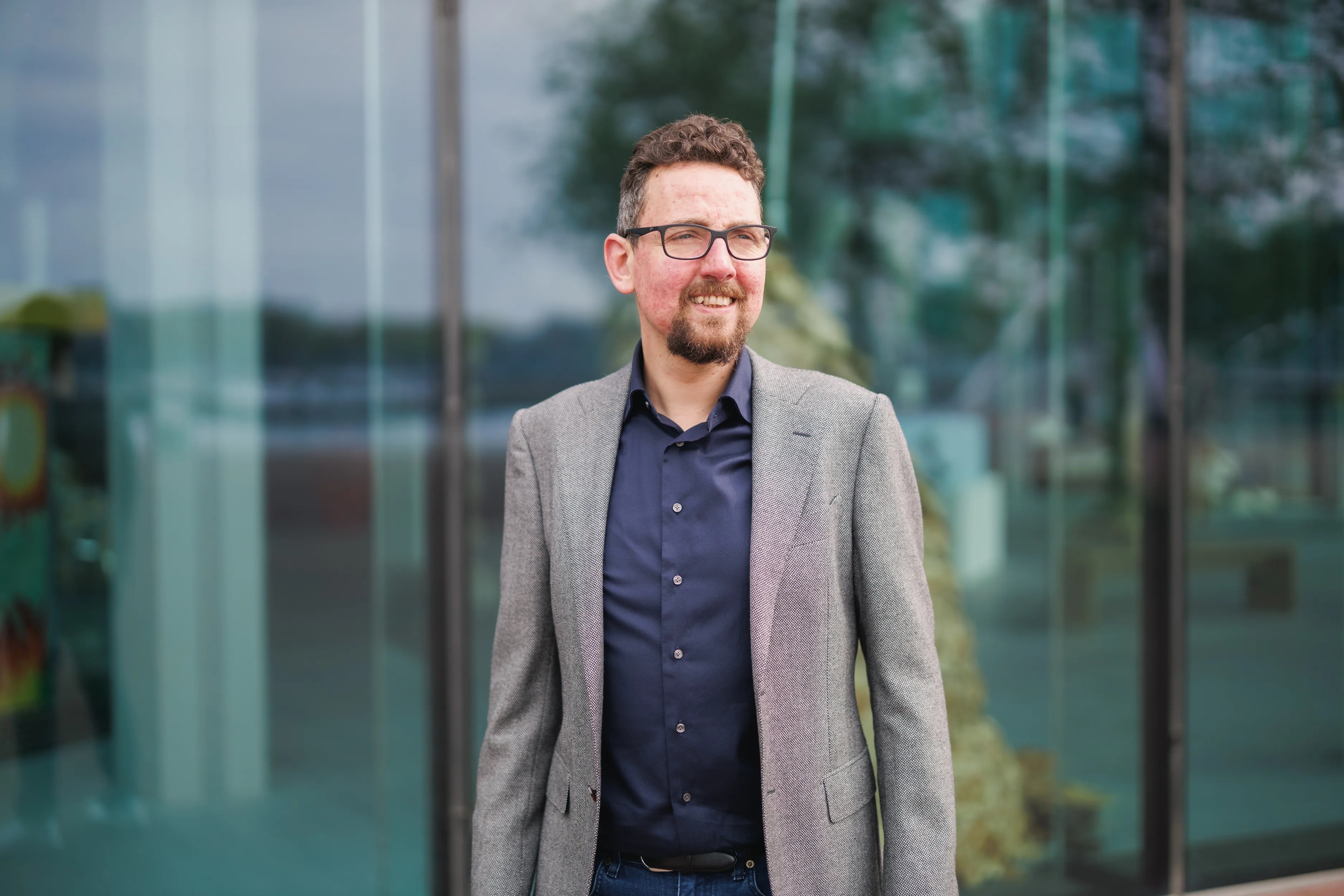 René Goedhart, docent Nederlands, glimlachend